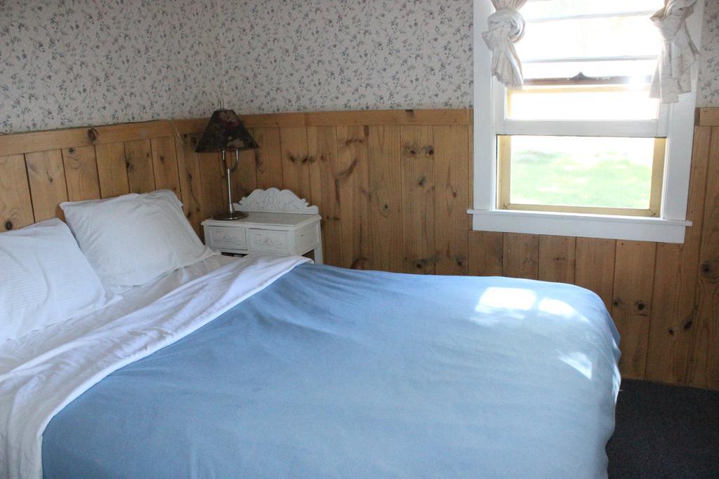 Twin Lakes Resort Bridgeport Room photo