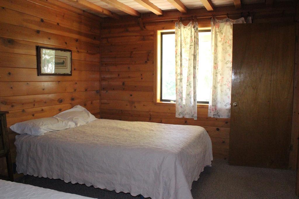 Twin Lakes Resort Bridgeport Room photo