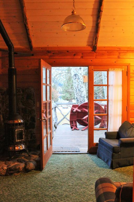 Twin Lakes Resort Bridgeport Room photo