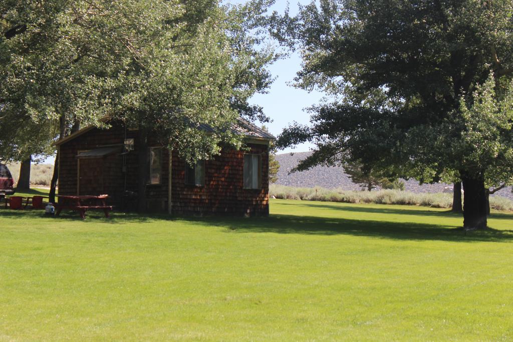 Twin Lakes Resort Bridgeport Room photo