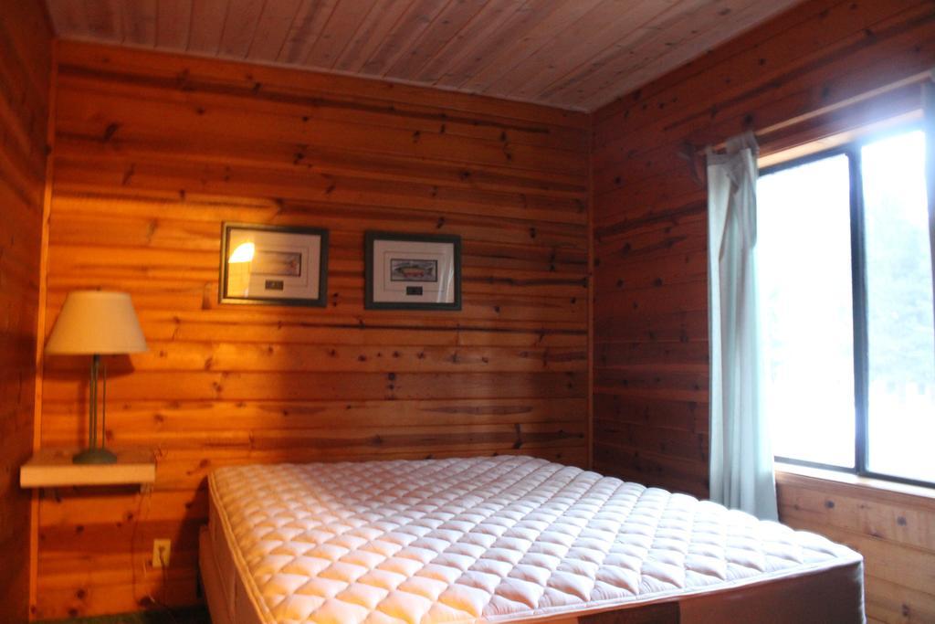 Twin Lakes Resort Bridgeport Room photo
