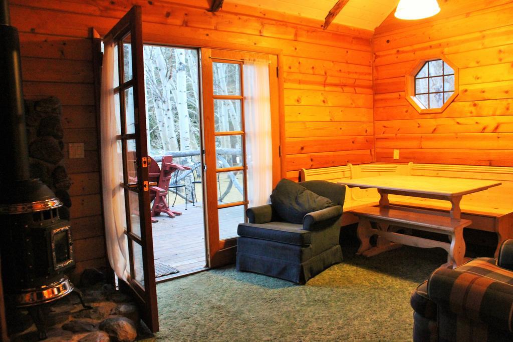 Twin Lakes Resort Bridgeport Room photo